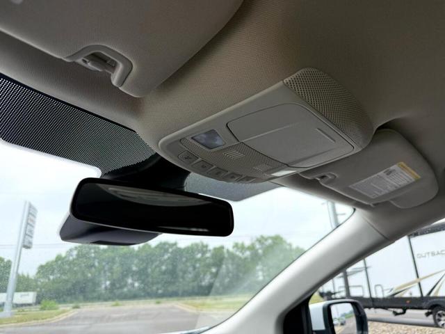 Photo of 2024 White Ford Edge