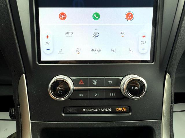 Photo of 2024 White Ford Edge
