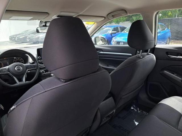 Photo of 2022 Silver Nissan Altima