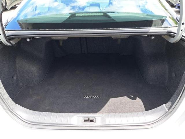 Photo of 2022 Silver Nissan Altima