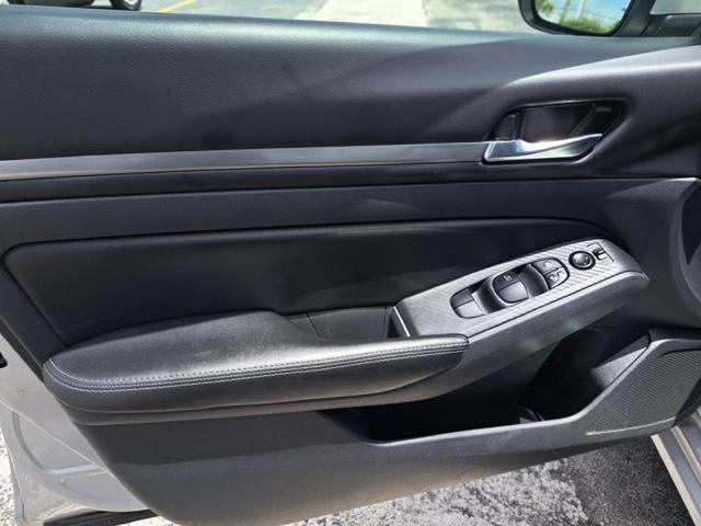 Photo of 2022 Silver Nissan Altima