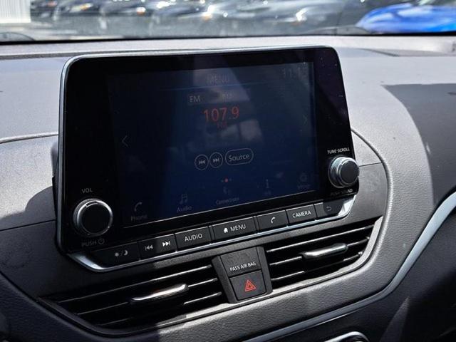 Photo of 2022 Silver Nissan Altima