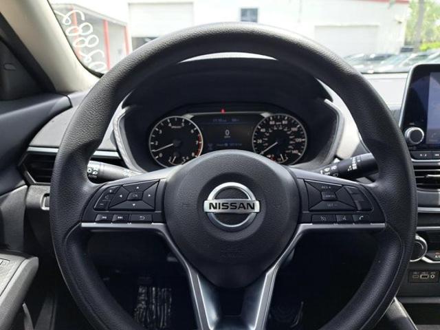 Photo of 2022 Silver Nissan Altima