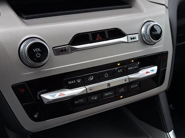 Photo of 2023 White Ford Explorer