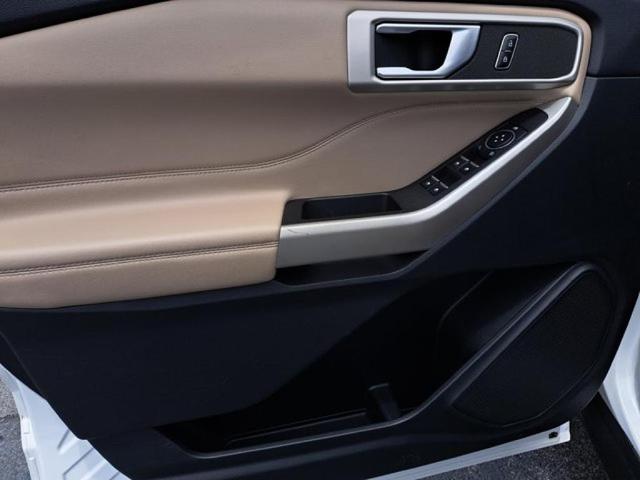 Photo of 2023 White Ford Explorer