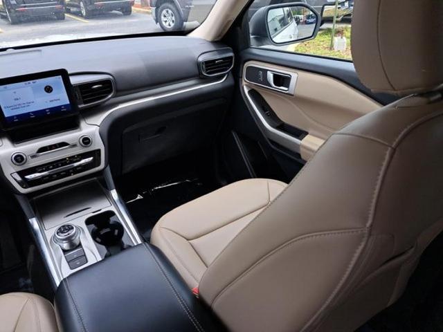 Photo of 2023 White Ford Explorer