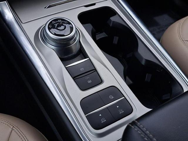 Photo of 2023 White Ford Explorer