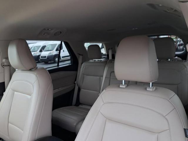 Photo of 2023 White Ford Explorer