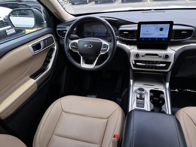 Photo of 2023 White Ford Explorer