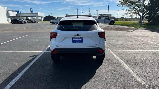 Photo of 2025 Summit White Chevrolet Trax