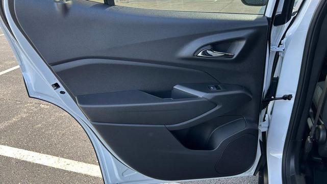 Photo of 2025 Summit White Chevrolet Trax