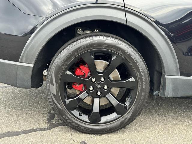 Photo of 2023 Agate Black Metallic Ford Explorer