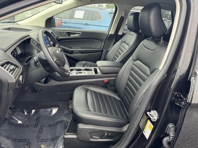 Photo of 2023 Agate Black Metallic Ford Edge
