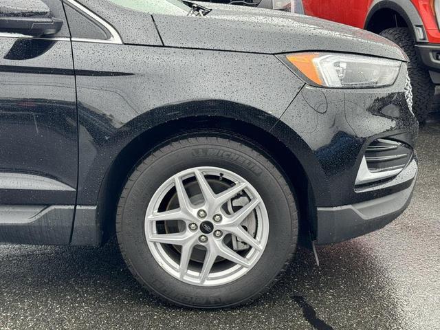 Photo of 2023 Agate Black Metallic Ford Edge