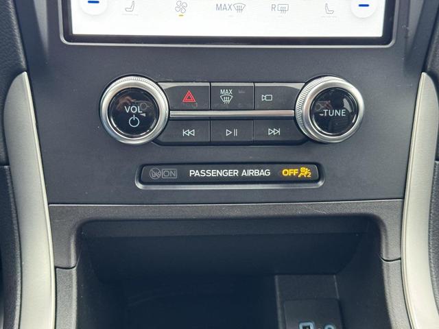 Photo of 2023 Agate Black Metallic Ford Edge