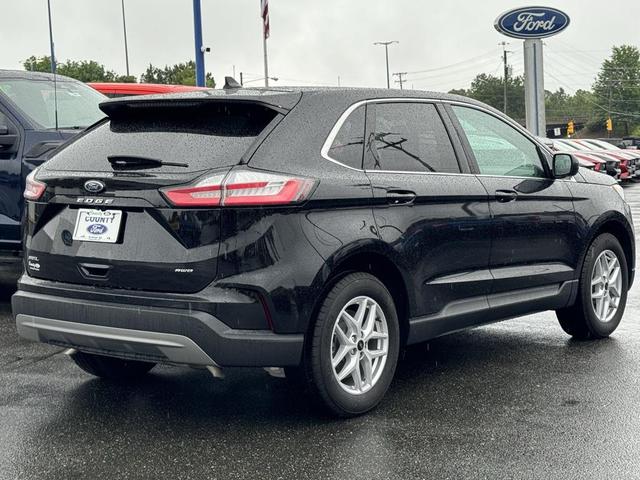 Photo of 2023 Agate Black Metallic Ford Edge