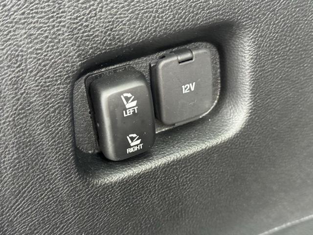 Photo of 2023 Agate Black Metallic Ford Edge