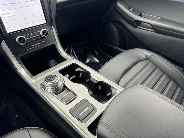 Photo of 2023 Agate Black Metallic Ford Edge