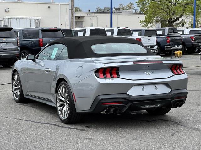 Photo of 2025 Iconic Silver Metallic Ford Mustang