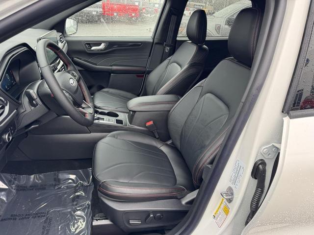 Photo of 2025 White Metallic Ford Escape