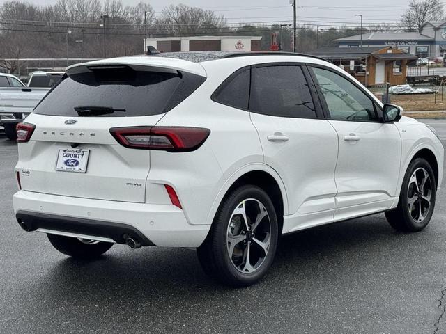 Photo of 2025 White Metallic Ford Escape