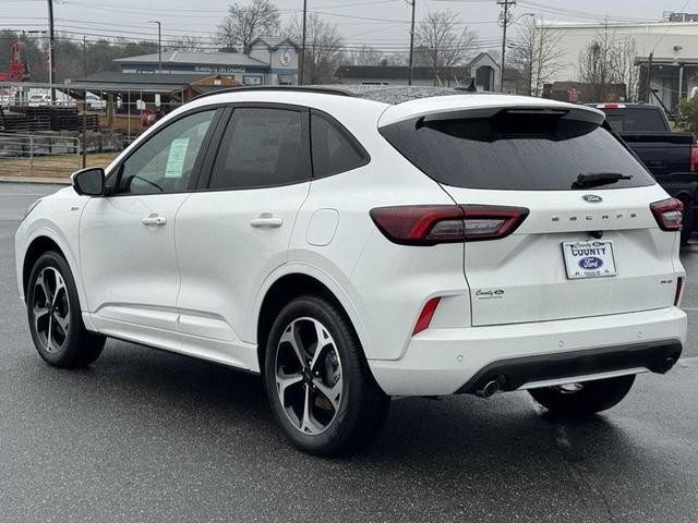 Photo of 2025 White Metallic Ford Escape