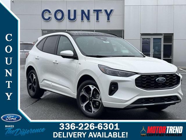 Photo of 2025 White Metallic Ford Escape
