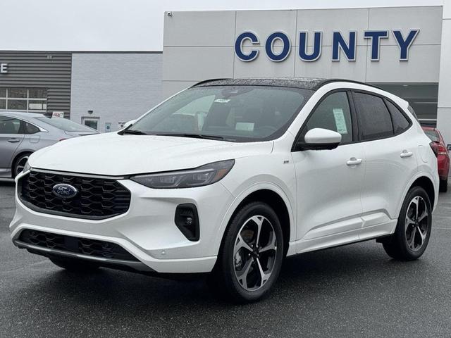 Photo of 2025 White Metallic Ford Escape