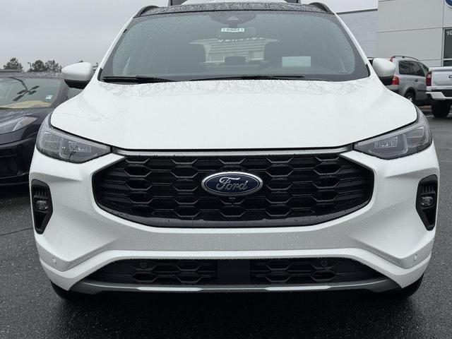 Photo of 2025 White Metallic Ford Escape