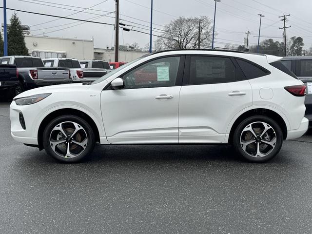 Photo of 2025 White Metallic Ford Escape