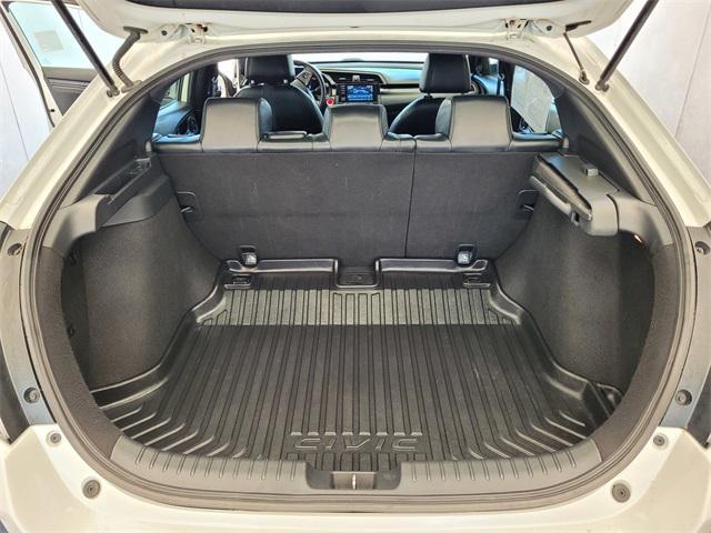 Photo of 2020 White Honda Civic