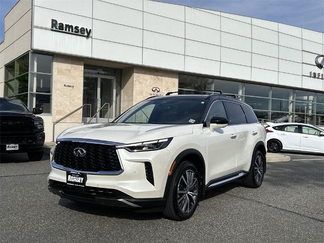 Photo of 2025 Mjst Whte INFINITI QX60
