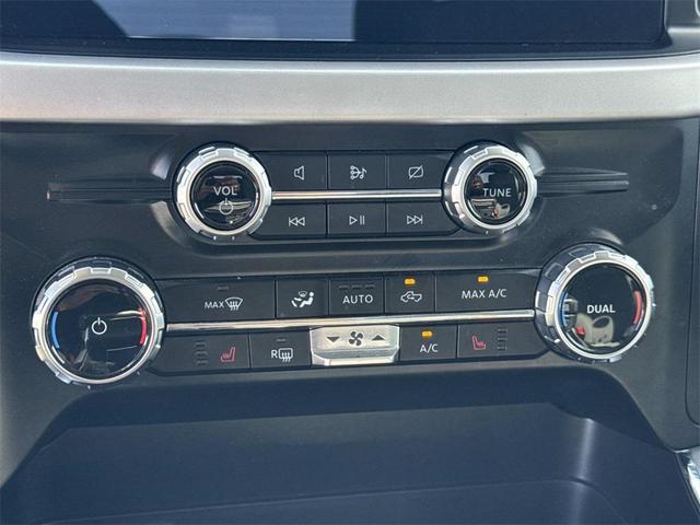 Photo of 2023 Oxford White Ford F-150 Lightning