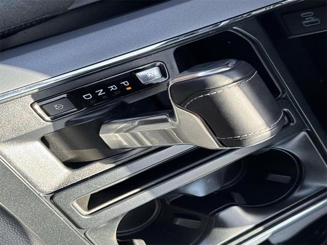Photo of 2023 Oxford White Ford F-150 Lightning