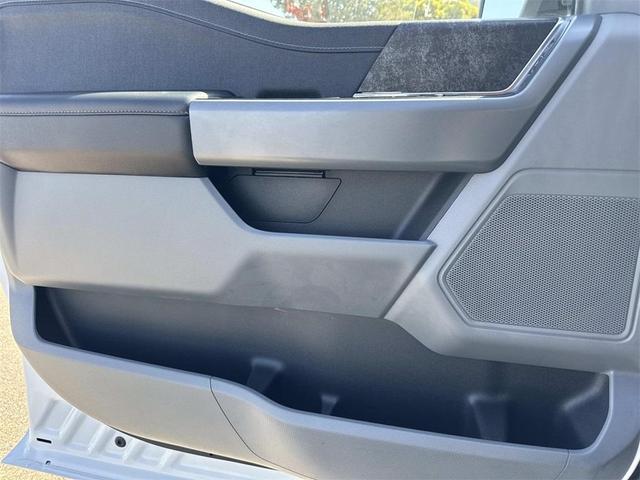Photo of 2023 Oxford White Ford F-150 Lightning