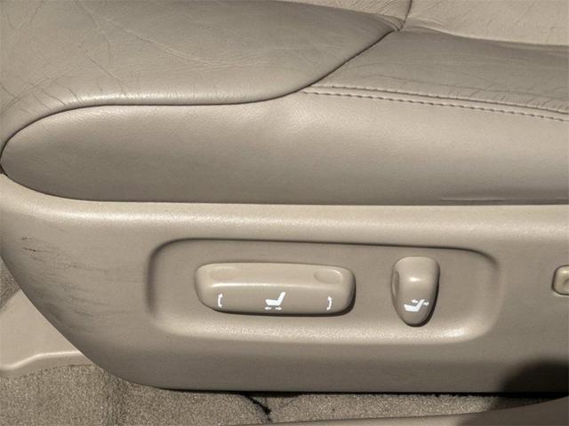 Photo of 2006 Red Toyota Avalon