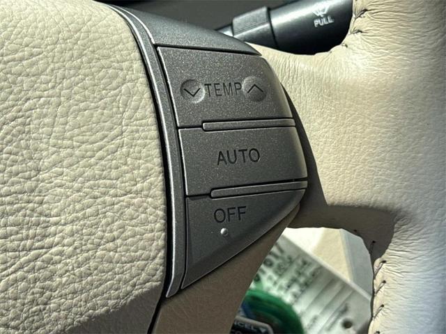 Photo of 2006 Red Toyota Avalon