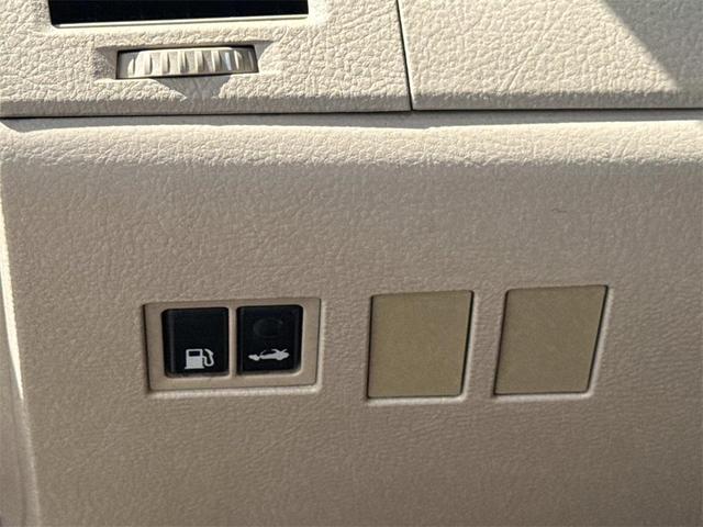 Photo of 2006 Red Toyota Avalon