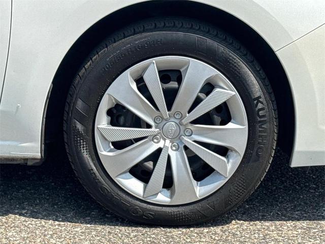 Photo of 2022 Crystal White Pearl Subaru Impreza