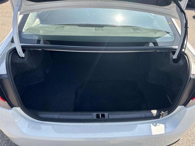 Photo of 2022 Crystal White Pearl Subaru Impreza
