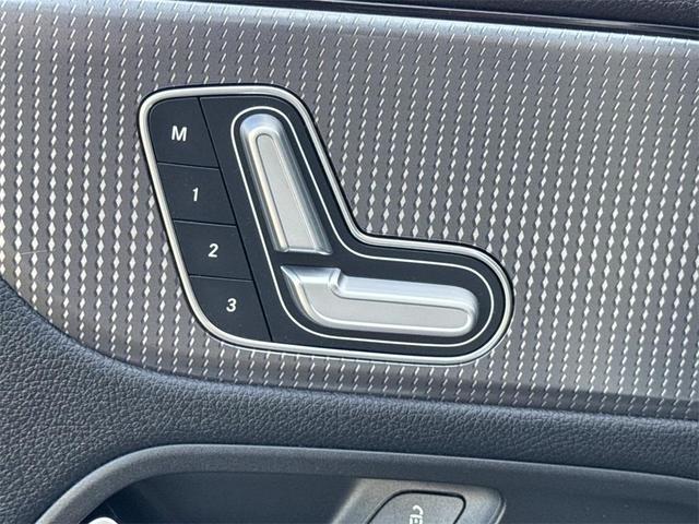 Photo of 2022 White Mercedes-Benz GLA 250