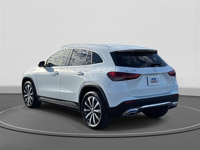 Photo of 2022 White Mercedes-Benz GLA 250