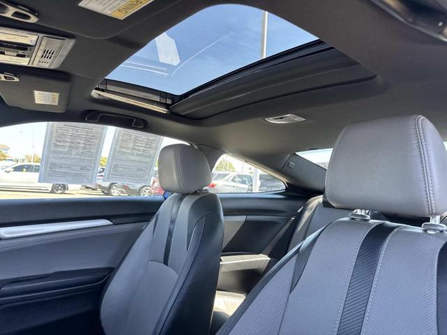 Photo of 2016 Blue Honda Civic