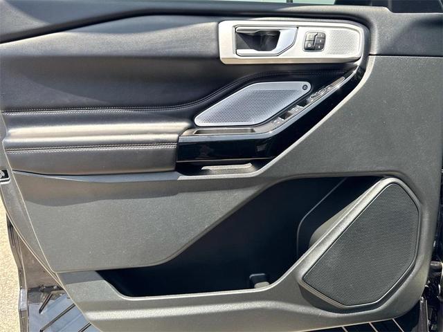 Photo of 2023 Agate Black Metallic Ford Explorer