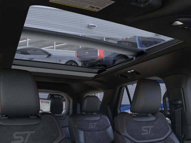 Photo of 2025 White Ford Explorer