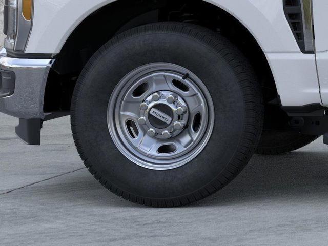 Photo of 2025 Oxford White Ford F-250