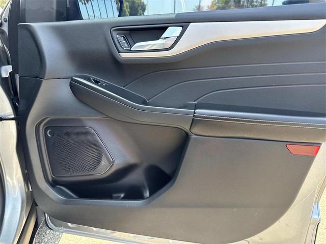 Photo of 2022 Iconic Silver Metallic Ford Escape PHEV