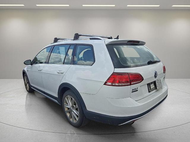 Photo of 2018 Pure White Volkswagen Golf Alltrack