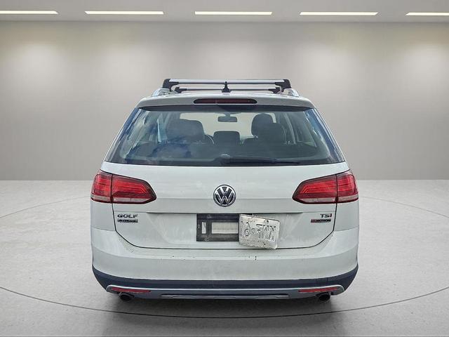 Photo of 2018 Pure White Volkswagen Golf Alltrack
