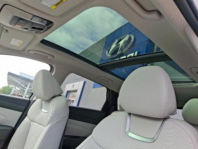 Photo of 2025 Pearl Hyundai TUCSON Hybrid